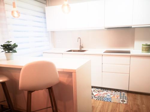 cocina completa con todo el menaje para un máximo de 7 huéspedes