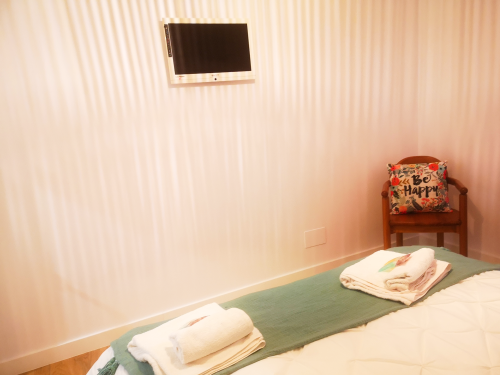 primera habitación doble con tv, además contaras con sabanas de algodón 100%